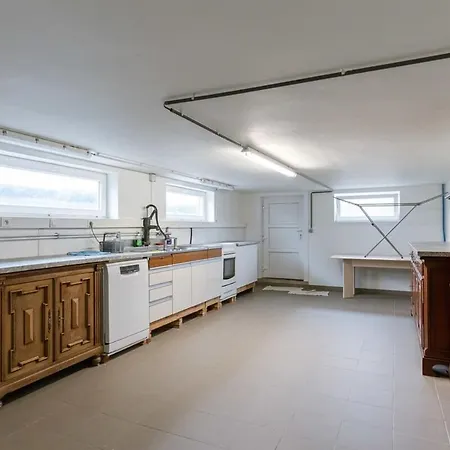 Spacious Getaway Close To The Beach And Airport * Οστένδη