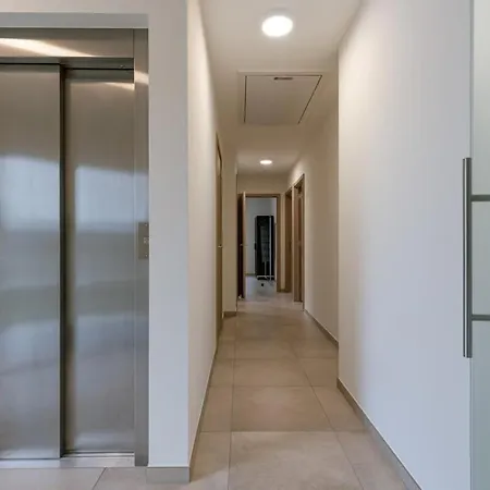 Spacious Getaway Close To The Beach And Airport Villa Ostende